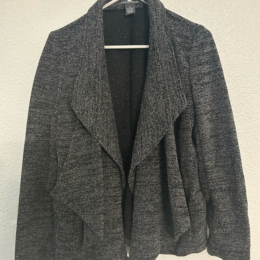 Waterfall front tweed look blazer. Material is stretchy. Size m